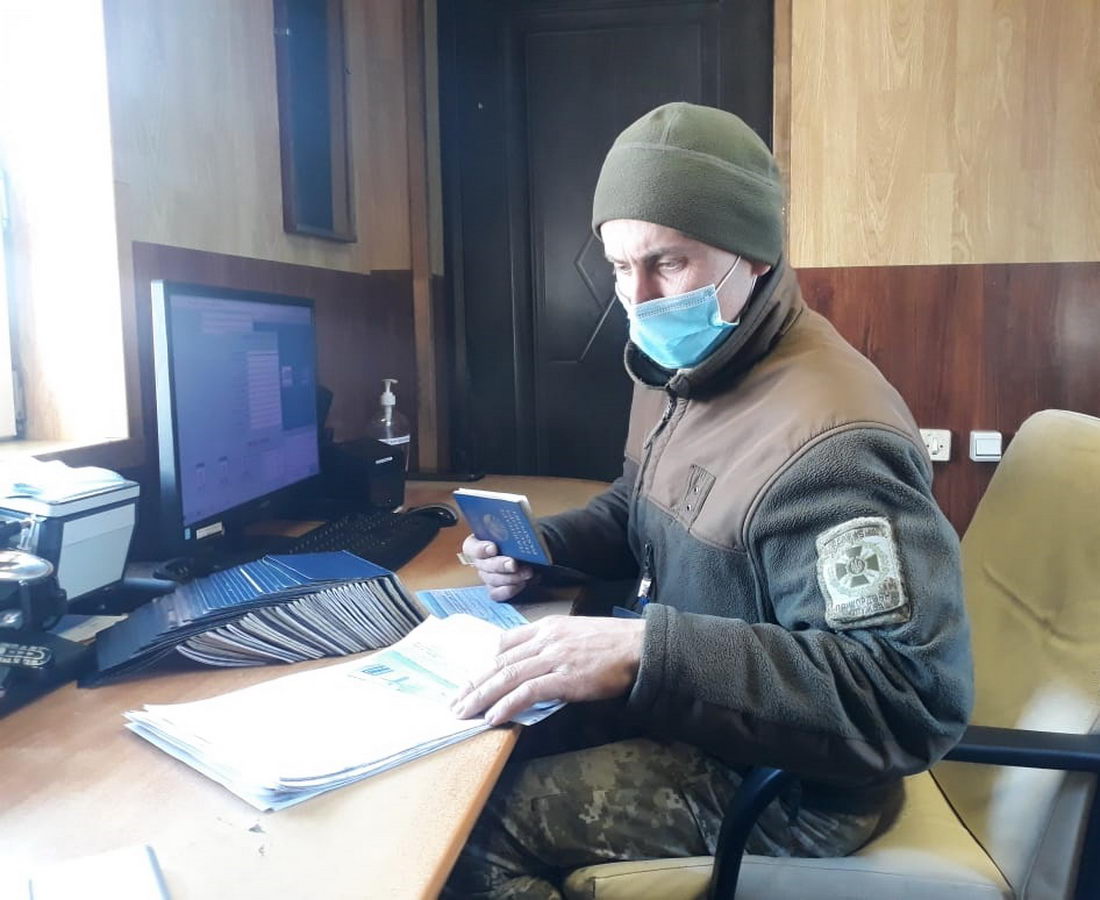 Украинские пограничники выявили у всех пассажиров автобуса из Беларуси поддельные результаты ПЦР-тестов