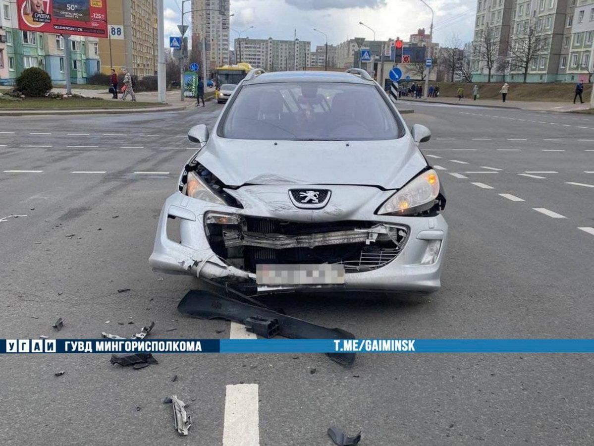 В Минске легковушка въехала в милицейский бус