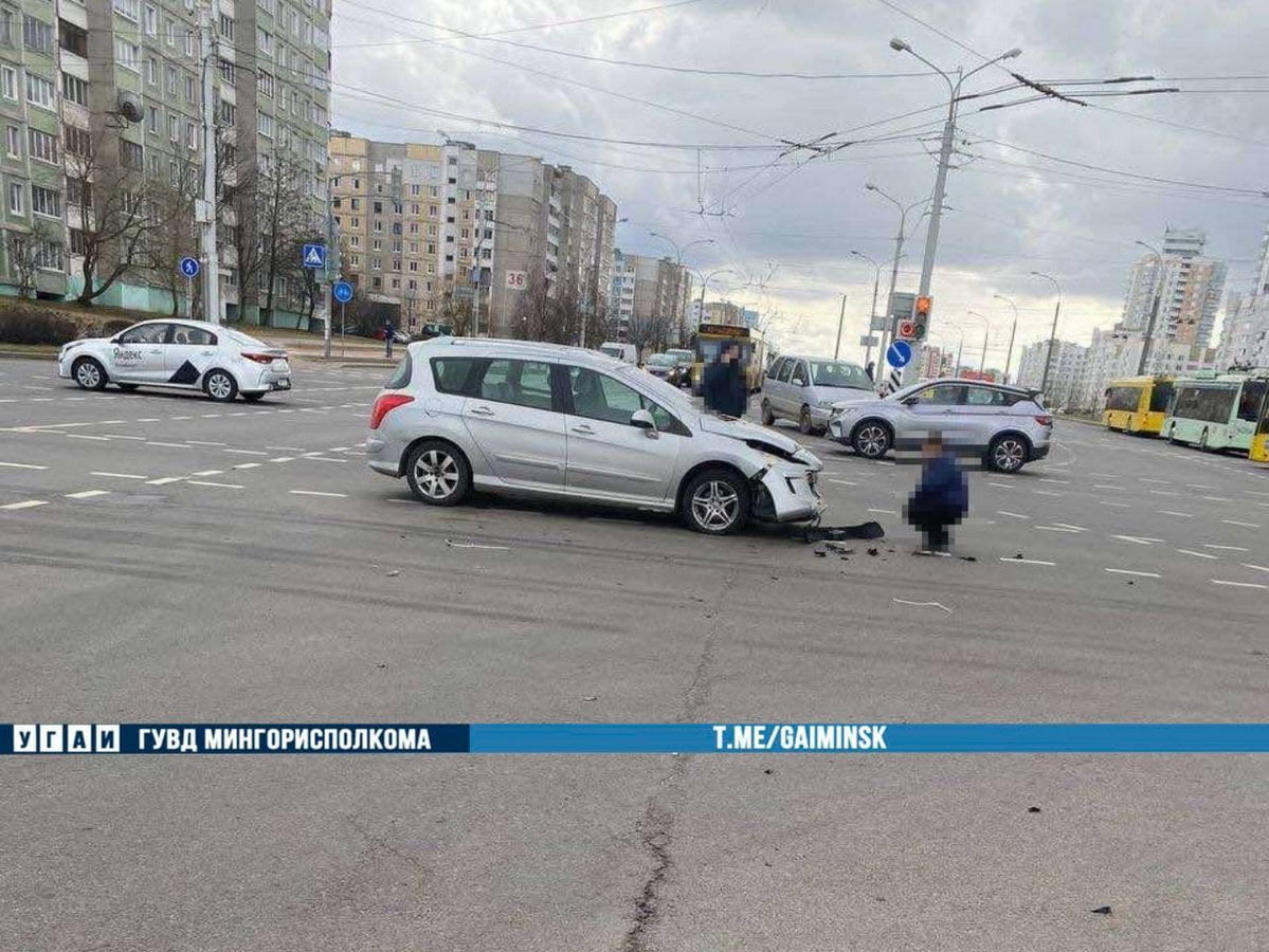 В Минске легковушка въехала в милицейский бус