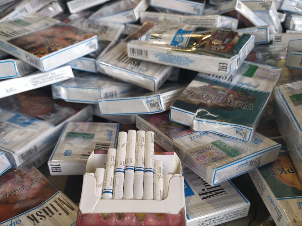 Литовские таможенники нашли беларусские сигареты в колесах фуры