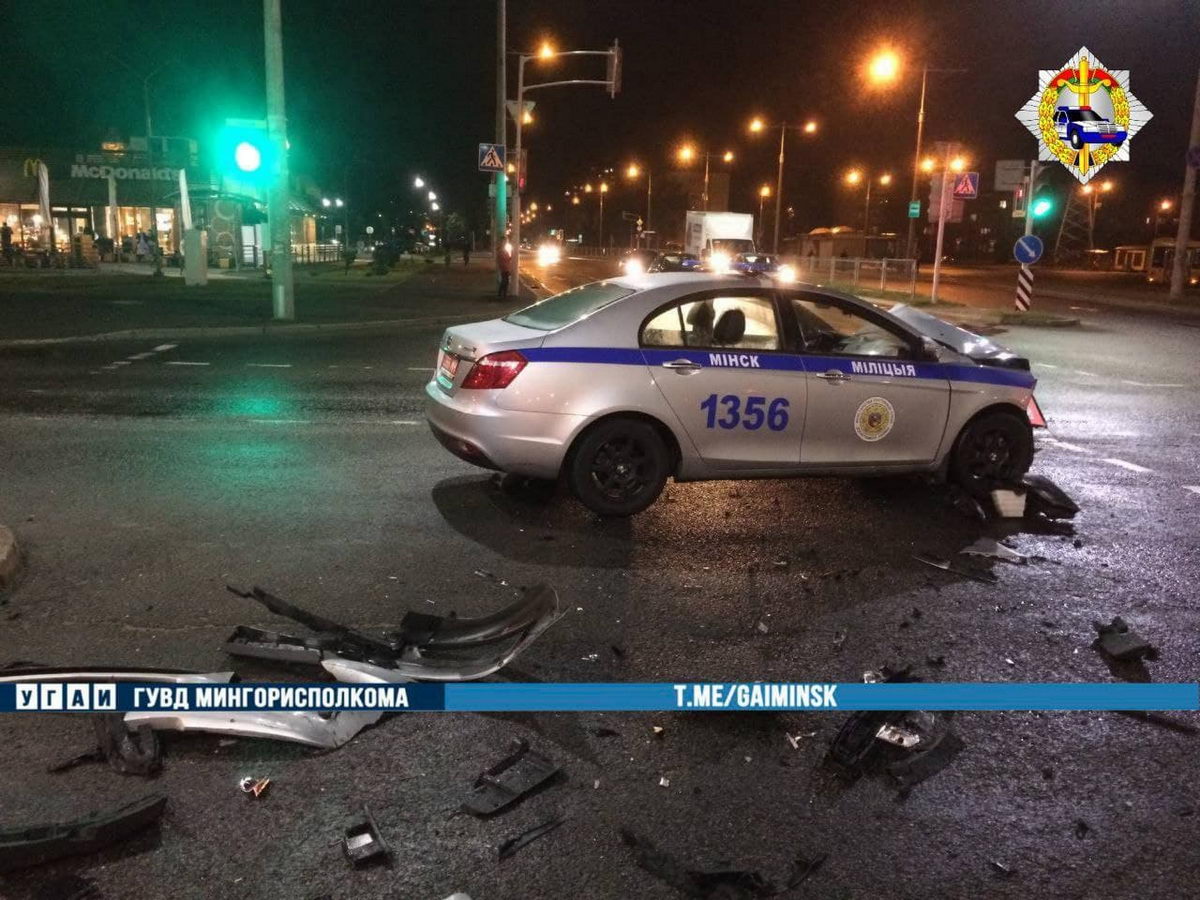 В Минске милицейское авто столкнулось с BMW