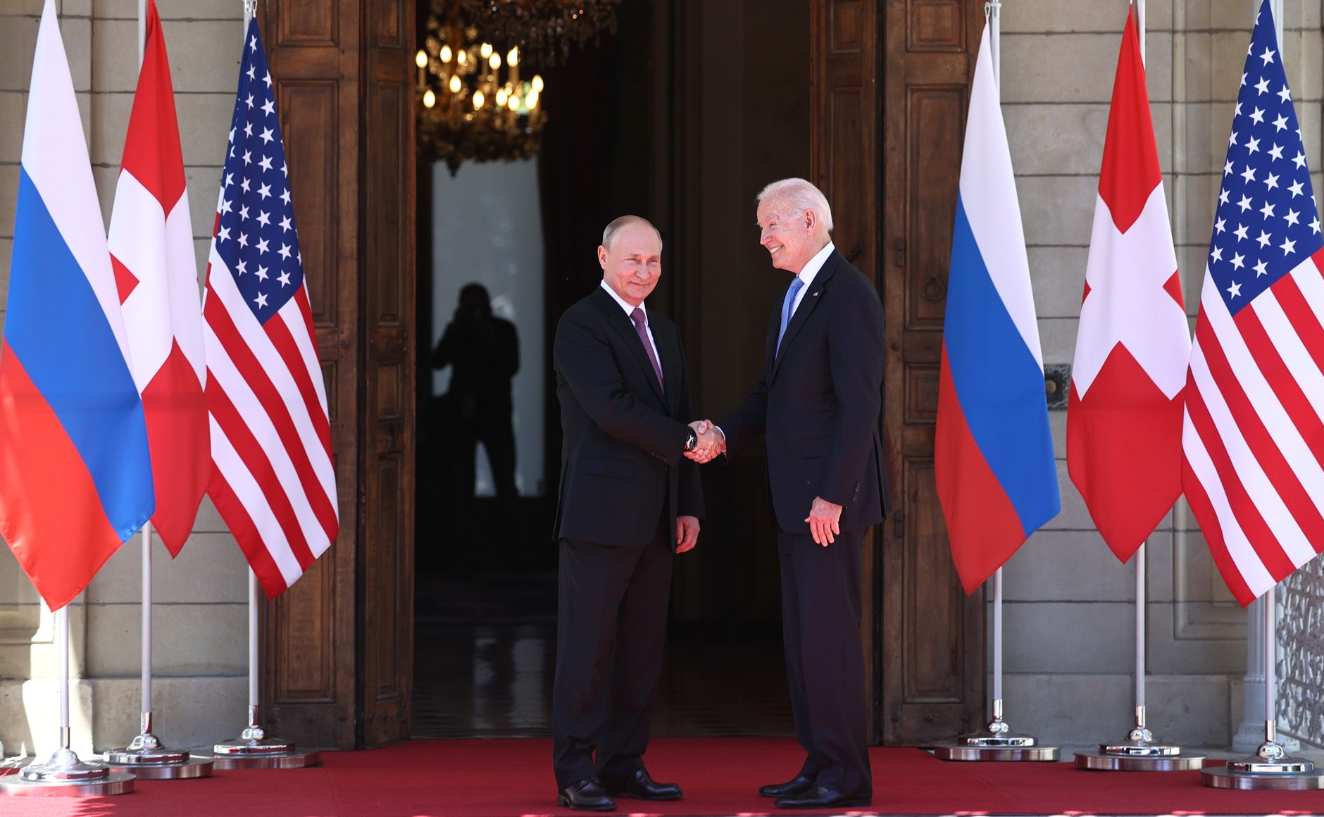 Встреча Байдена и Путина началась в Женеве. Могут обсудить Беларусь