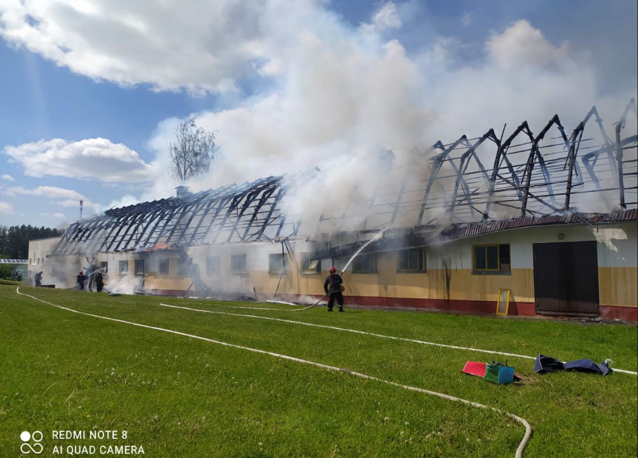В Ратомке сгорели конюшни центра конного спорта
