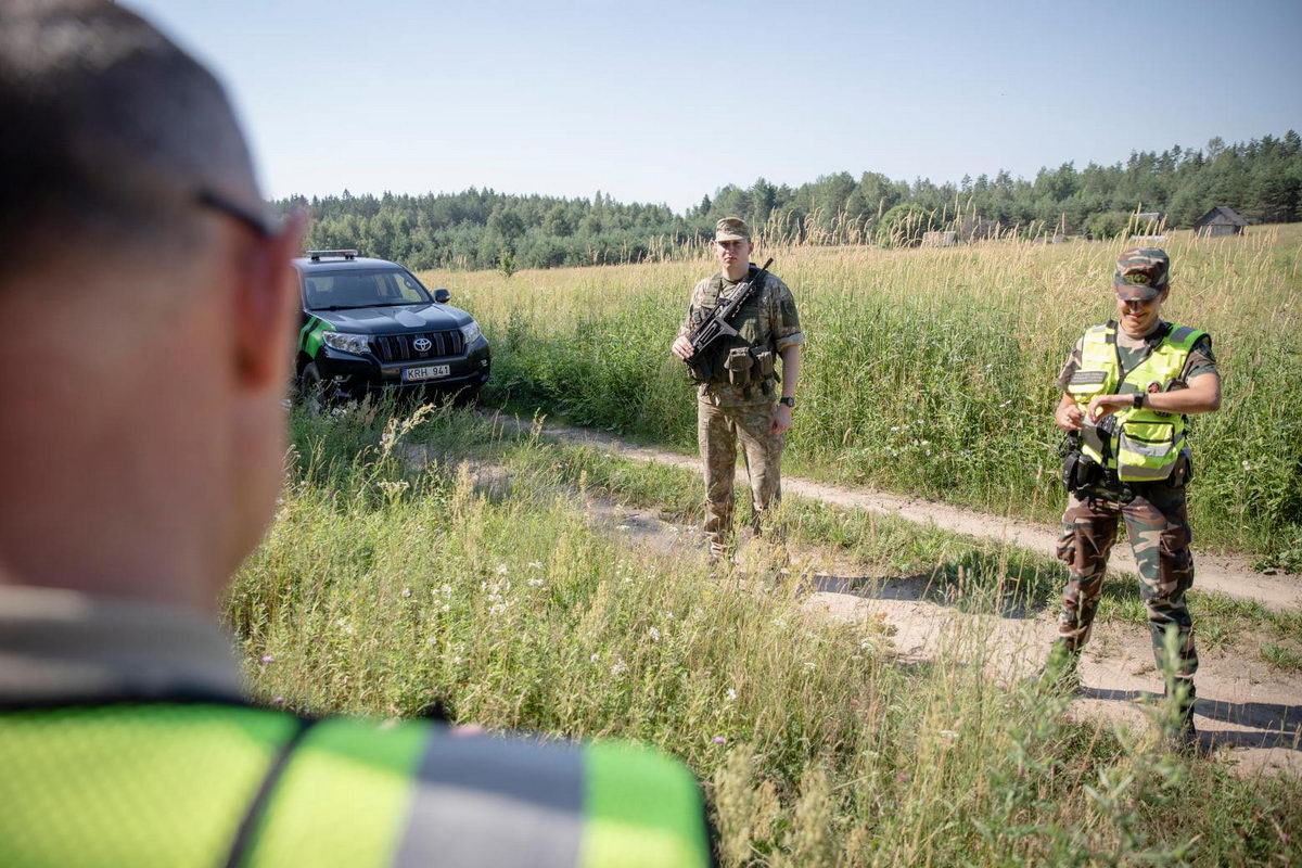 Литовско-беларусскую границу начали патрулировать военные