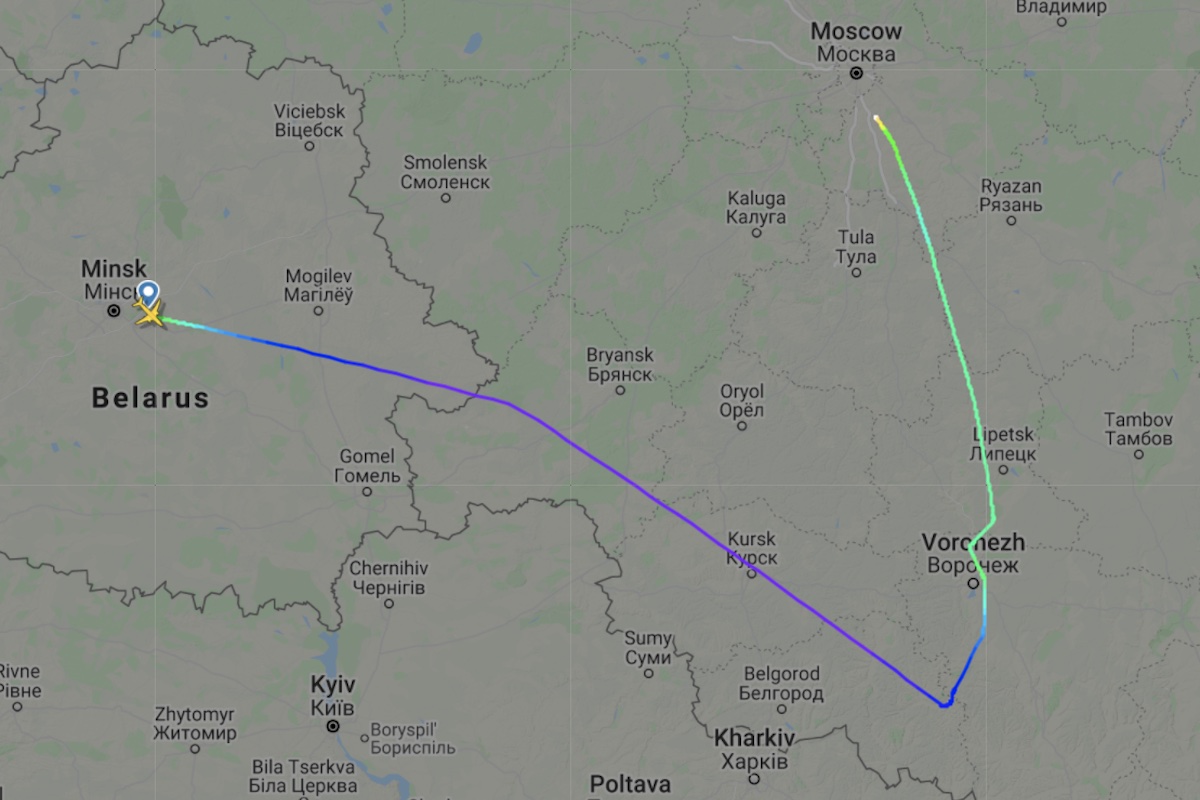Самолет "Белавиа" экстренно сел в аэропорту "Домодедово" на одном двигателе