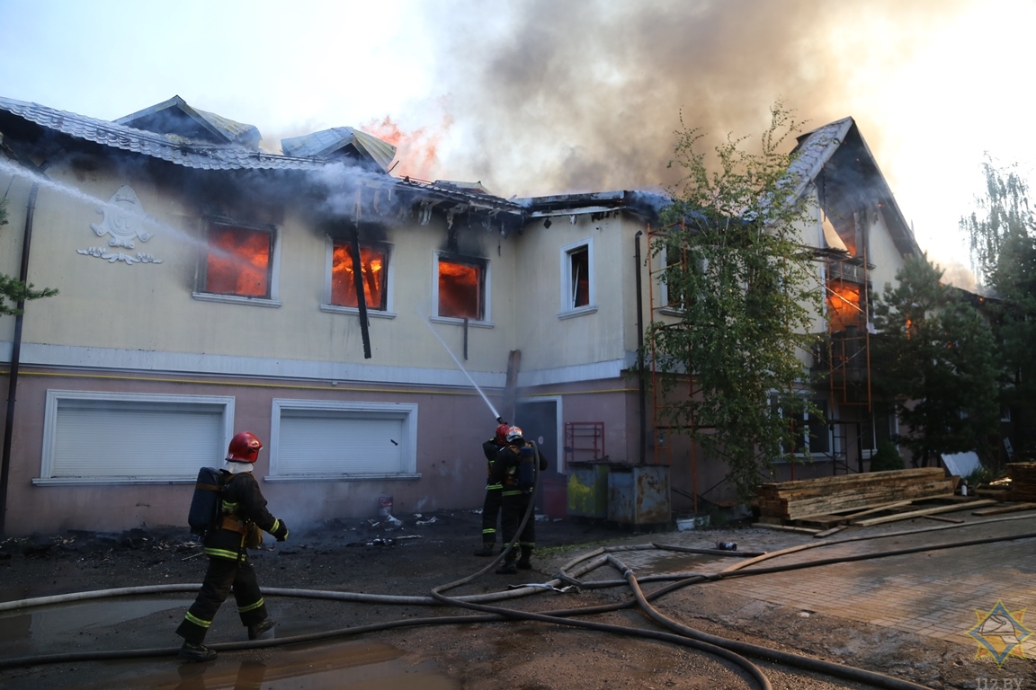 Пожарные потушили частный дом в Ждановичах