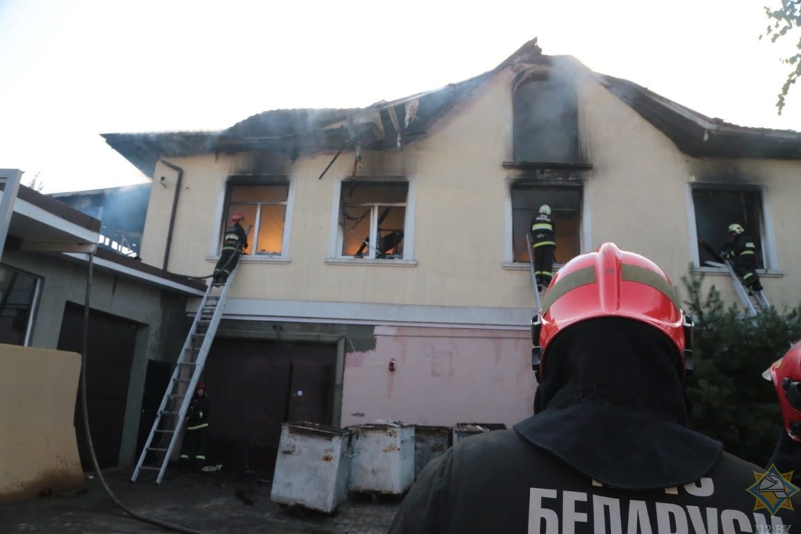 Пожарные потушили частный дом в Ждановичах