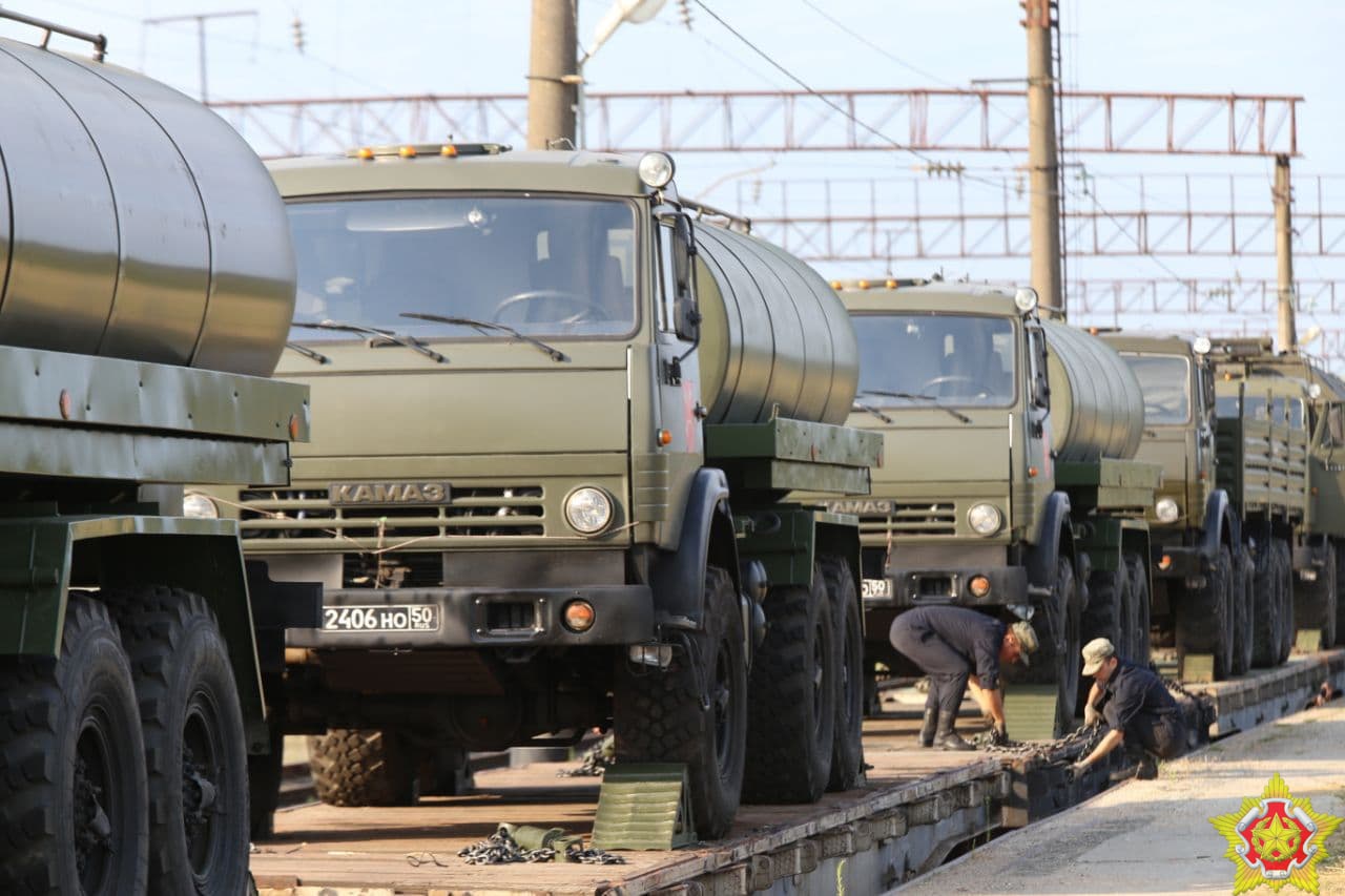 Россия перебросила в Беларусь еще несколько военных эшелонов