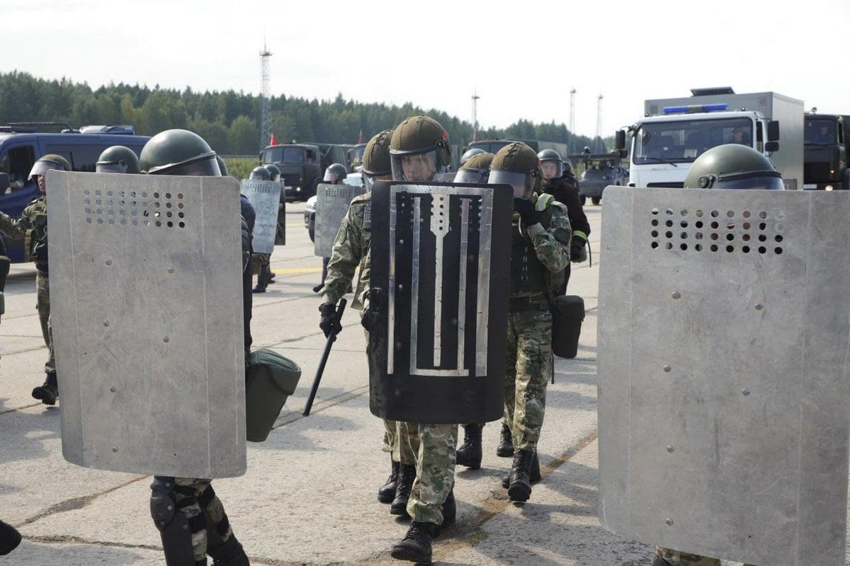 В Беларуси проходят учения по пресечению беспорядков - фотофакт