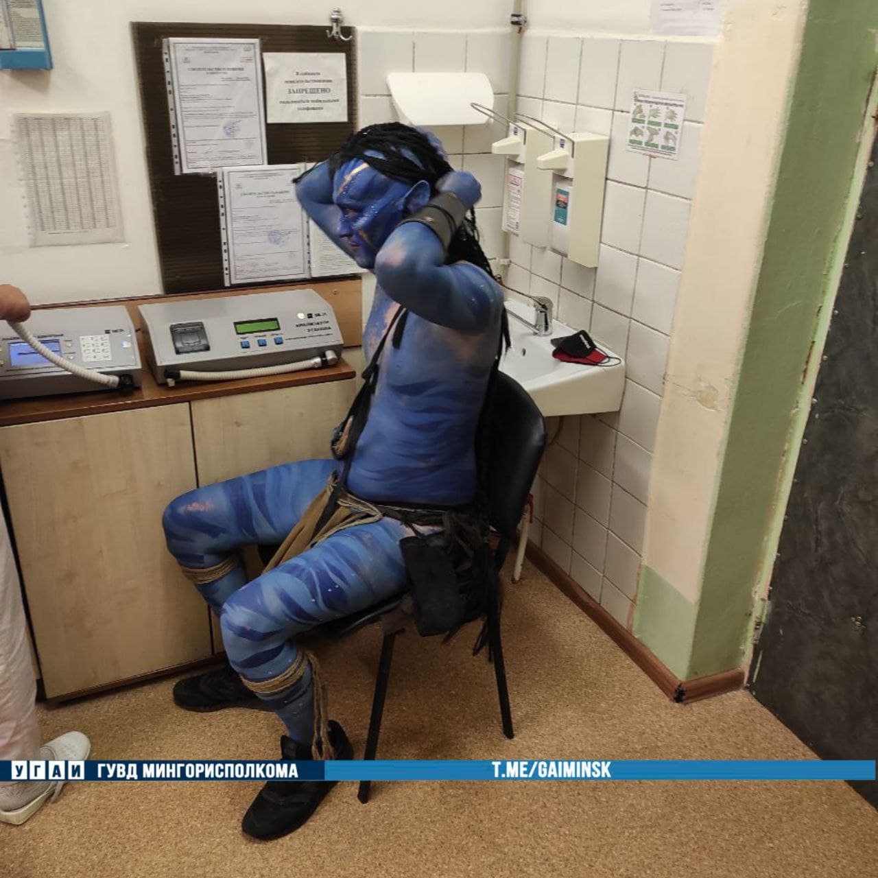 По-синему: косплеер "Аватара" попался в Минске пьяным за рулем