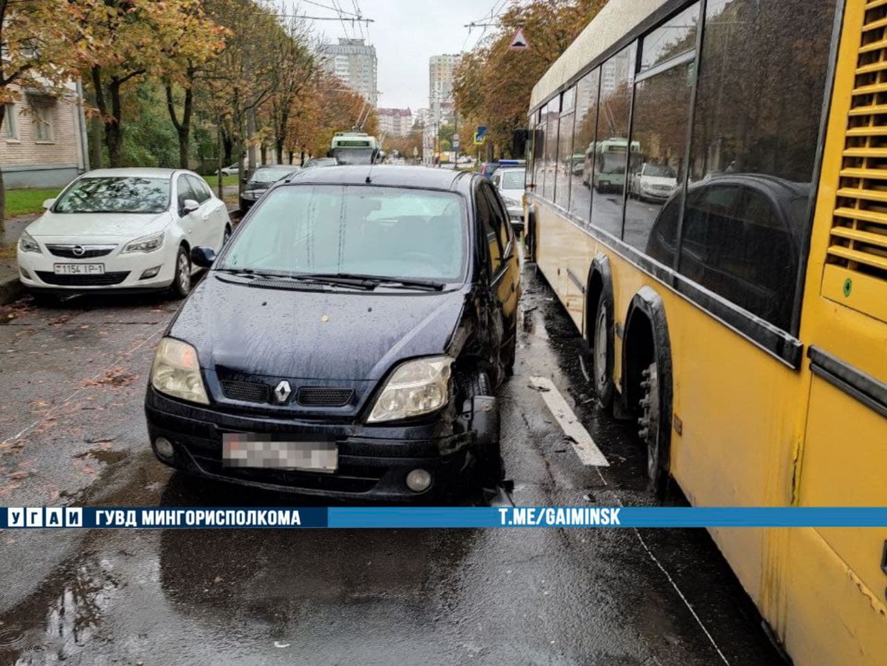 Пьяный водитель легковушки в Минске врезался в пассажирский автобус