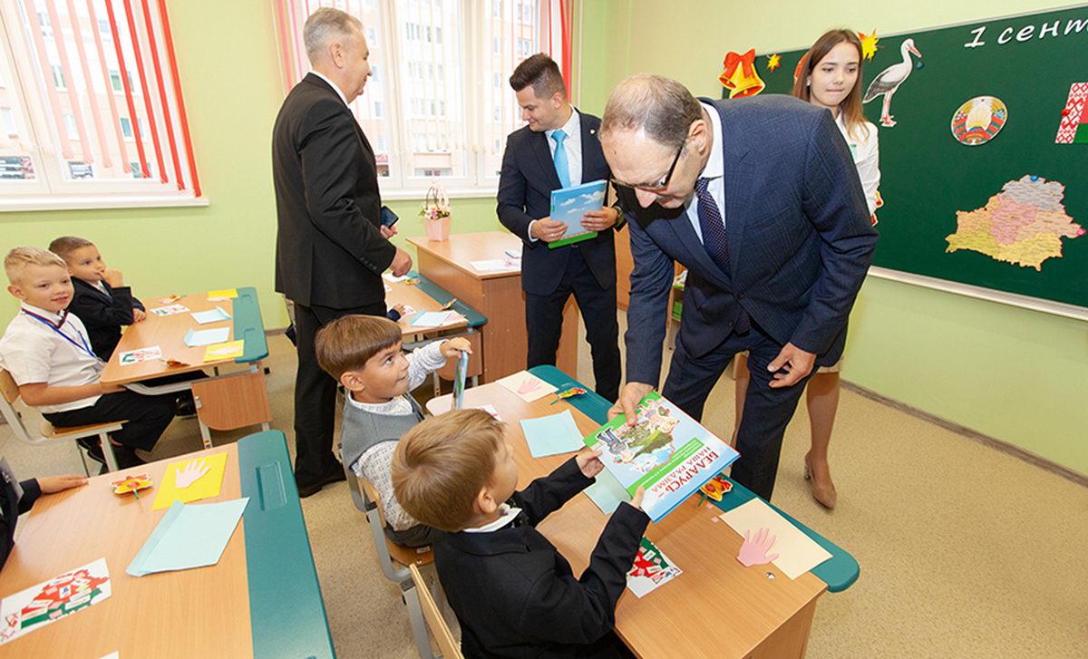 Заместитель Генпрокурора принял участие в открытии минской школы