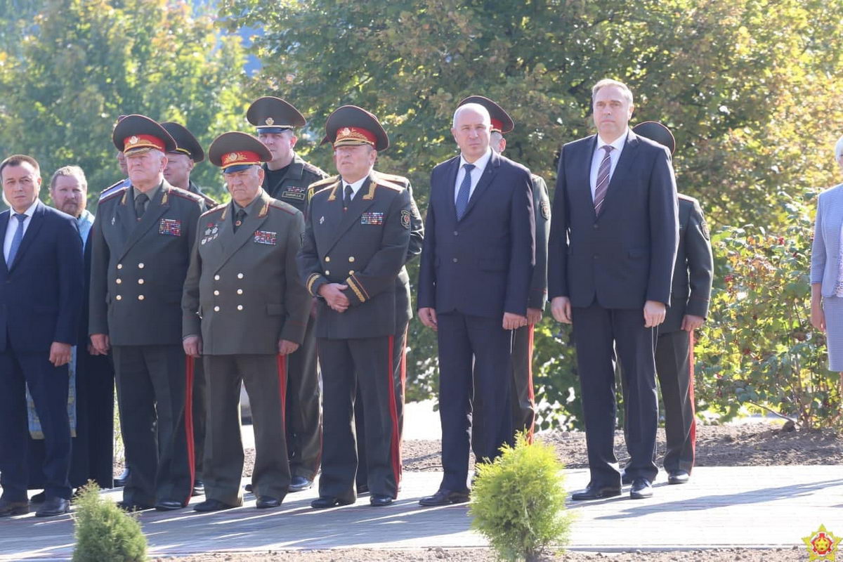 В Новогрудке открыли памятник танку