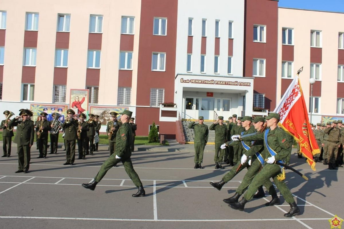 Беларусские и российские военные заступили на боевое дежурство в Барановичах и Гродно