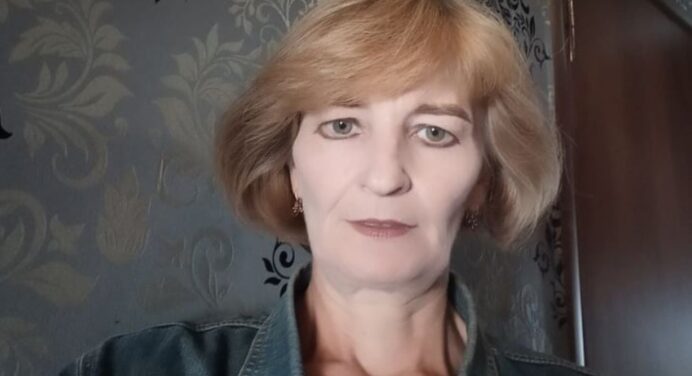 Жительницу Добруша оштрафовали на $1155 за «пикетирование» стикером в Telegram