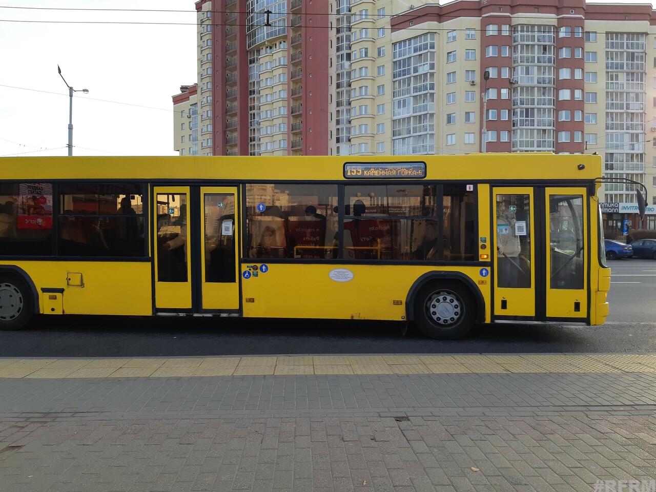 Минские автобусы вышли на рейсы без объявлений о масочном режиме – фотофакт