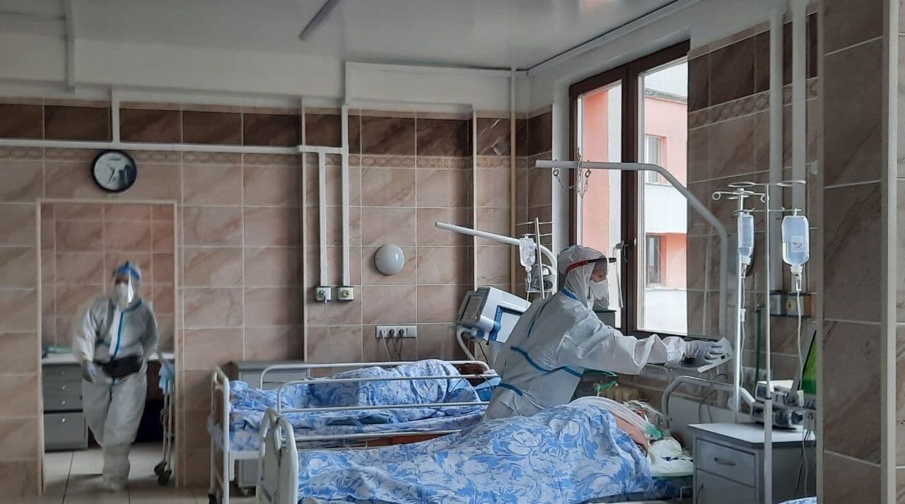"По больнице умирает 15 человек в день". Медики о реальной ситуации с ковидом в Беларуси