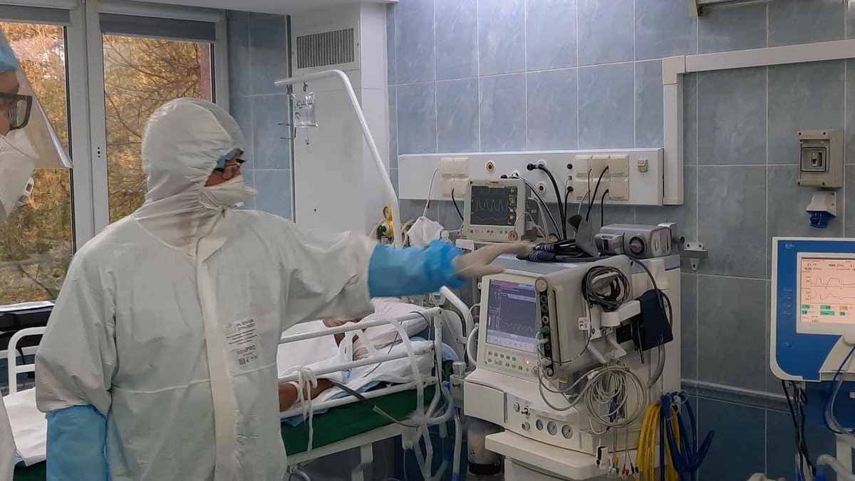 Лукашенко посетил "красную зону" Минской клинической больницы
