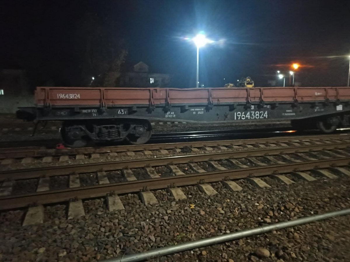 Очевидцы: под Лидой сошел с рельс ремонтный поезд