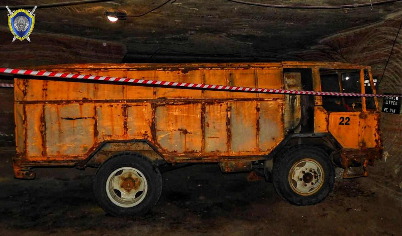 На Беларуськалии автомобиль с работниками врезался в стену горной выработки