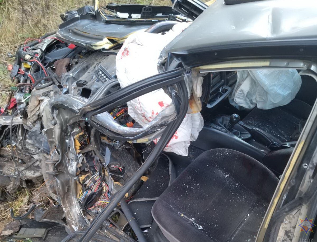 В Минском районе произошла авария, водителя одного авто пришлось деблокировать спасателям