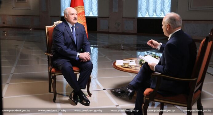 Лукашенко не ответил, называла ли Меркель его президентом