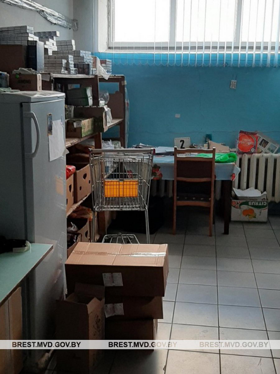 В Брестском районе продавец присвоила товар на 1200 рублей
