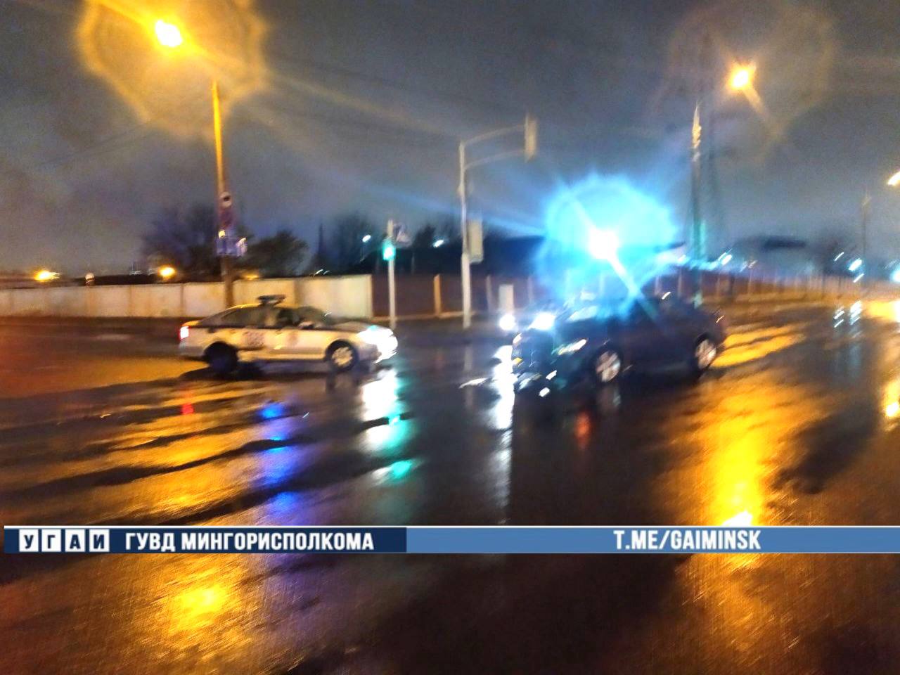 Toyota протаранила милицейский автомобиль в Минске