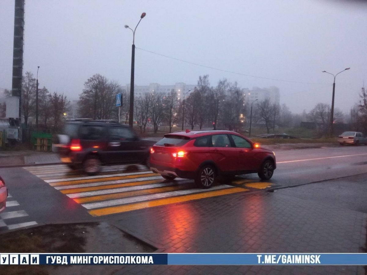 Lada сбила ребенка на пешеходном переходе в Минске