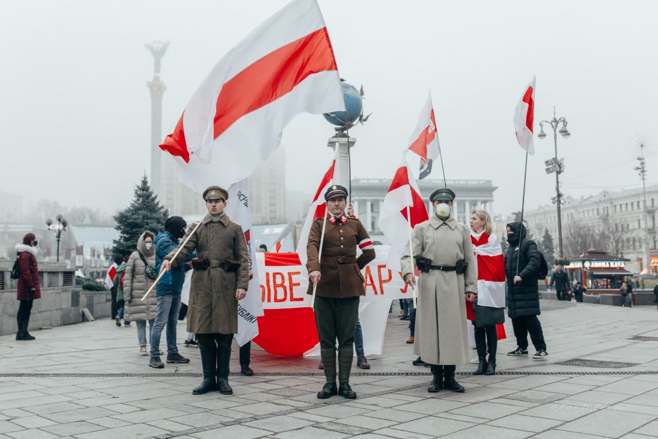 Беларусы ў Кіеве прайшлі маршам у гонар Слуцкага збройнага чыну