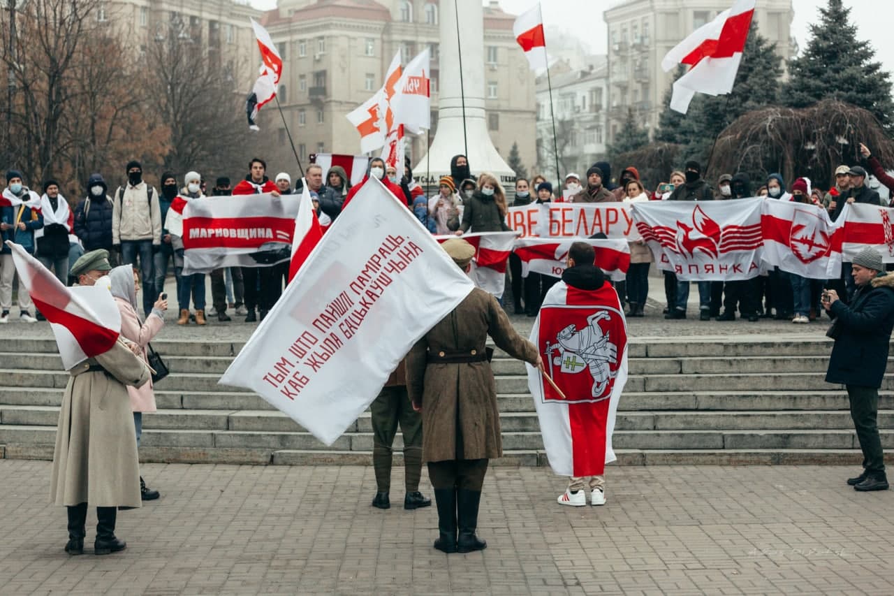 Беларусы ў Кіеве прайшлі маршам у гонар Слуцкага збройнага чыну