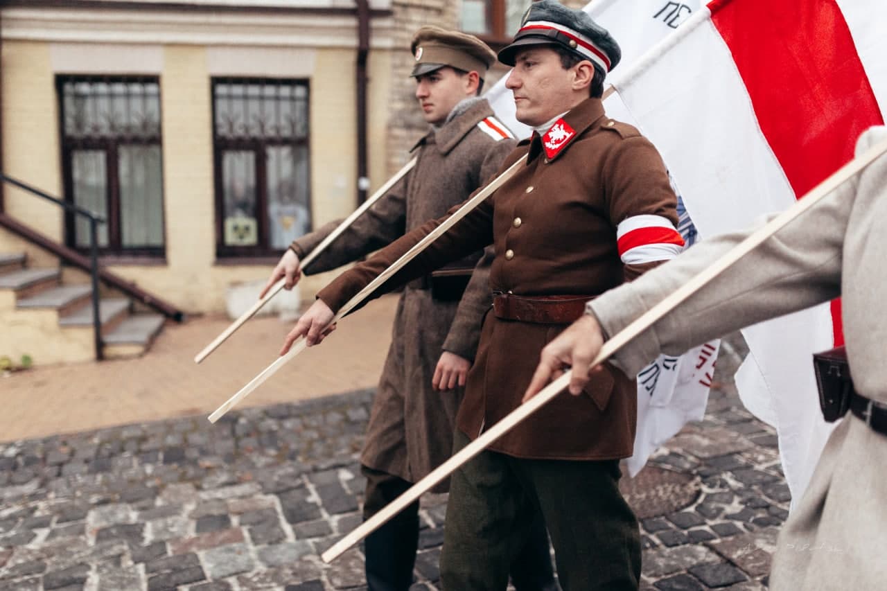 Беларусы ў Кіеве прайшлі маршам у гонар Слуцкага збройнага чыну