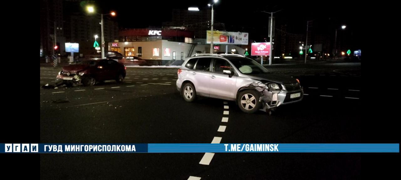 При столкновении двух авто в Минске пострадал пассажир