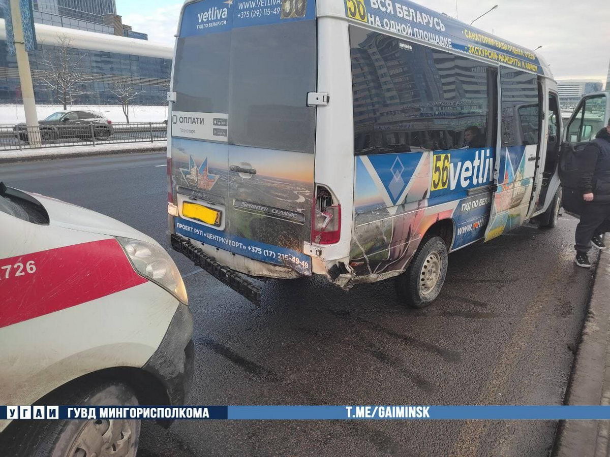 В ДТП на проспекте Победителей пострадала пассажир маршрутки