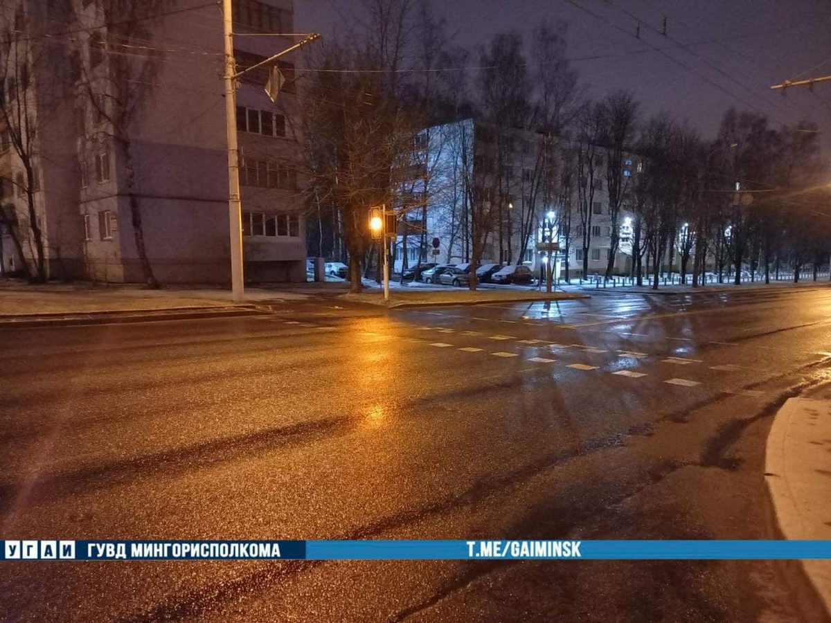 В Минске на улице Янки Мавра под колесами авто пострадал пешеход