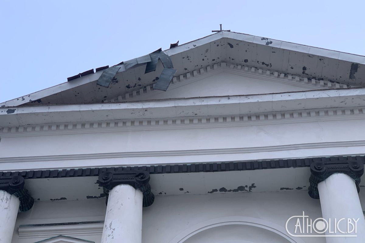 В Могилеве просят помочь в восстановлении поврежденного ветром католического собора