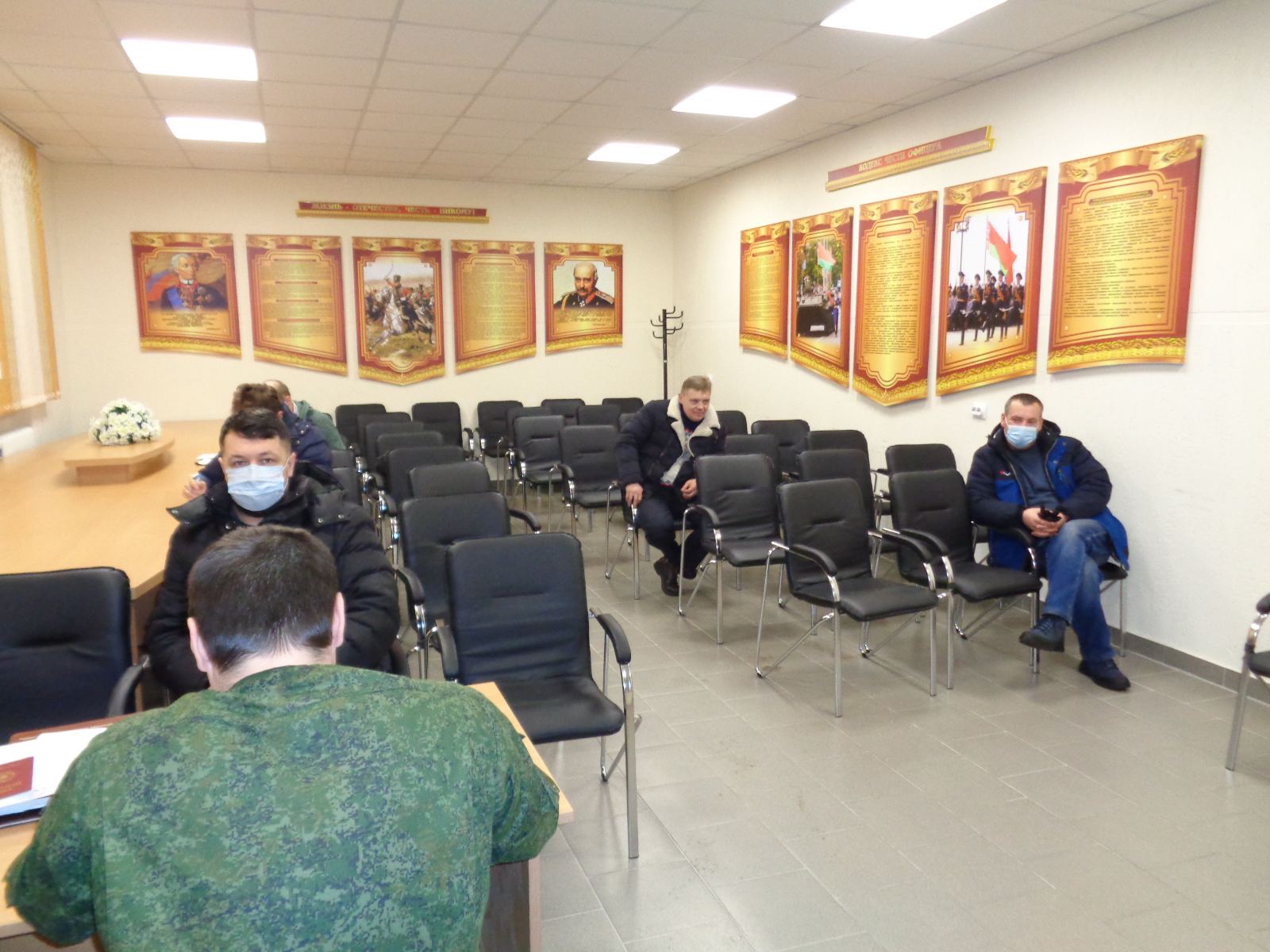 В Минском райвоенкомате проводили личное "изучение военнообязанных"