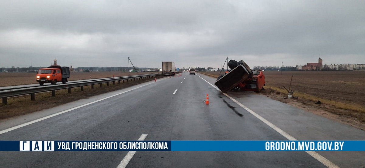 Трактор столкнулся с фурой в Гродненской области