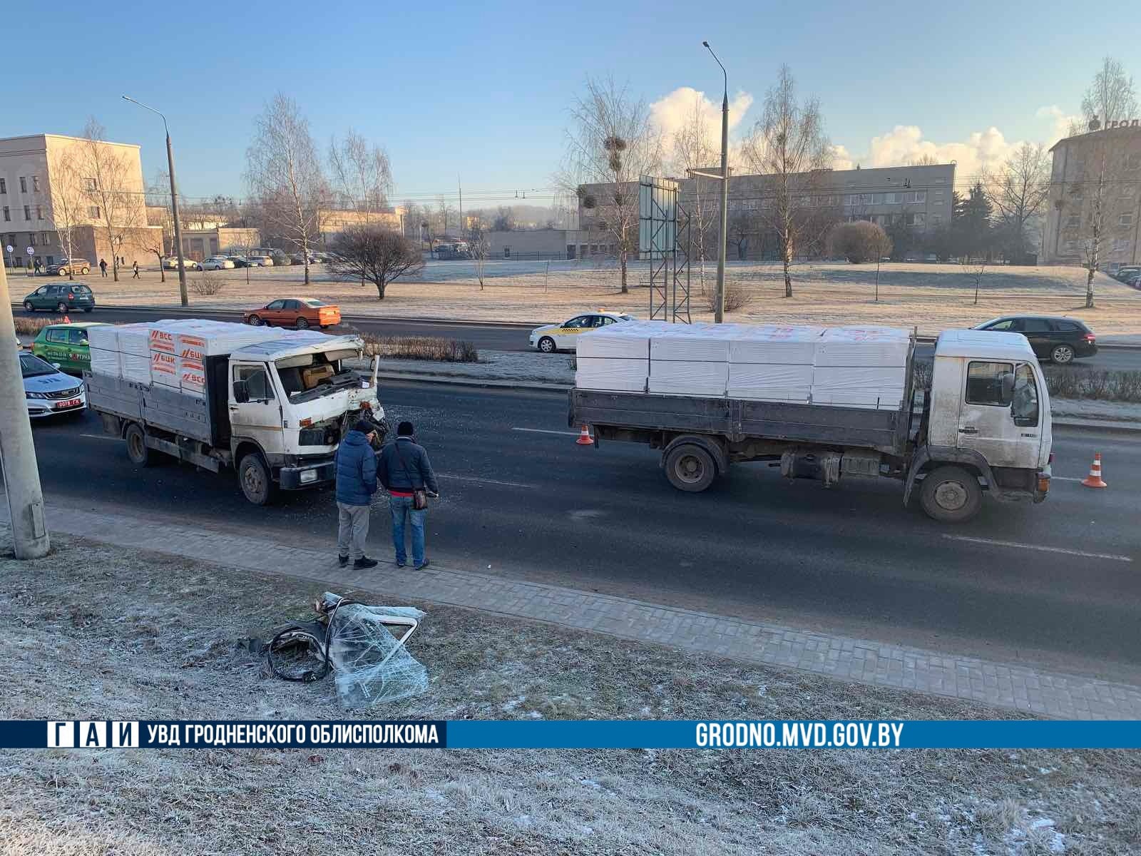 Два грузовика столкнулись в Гродно