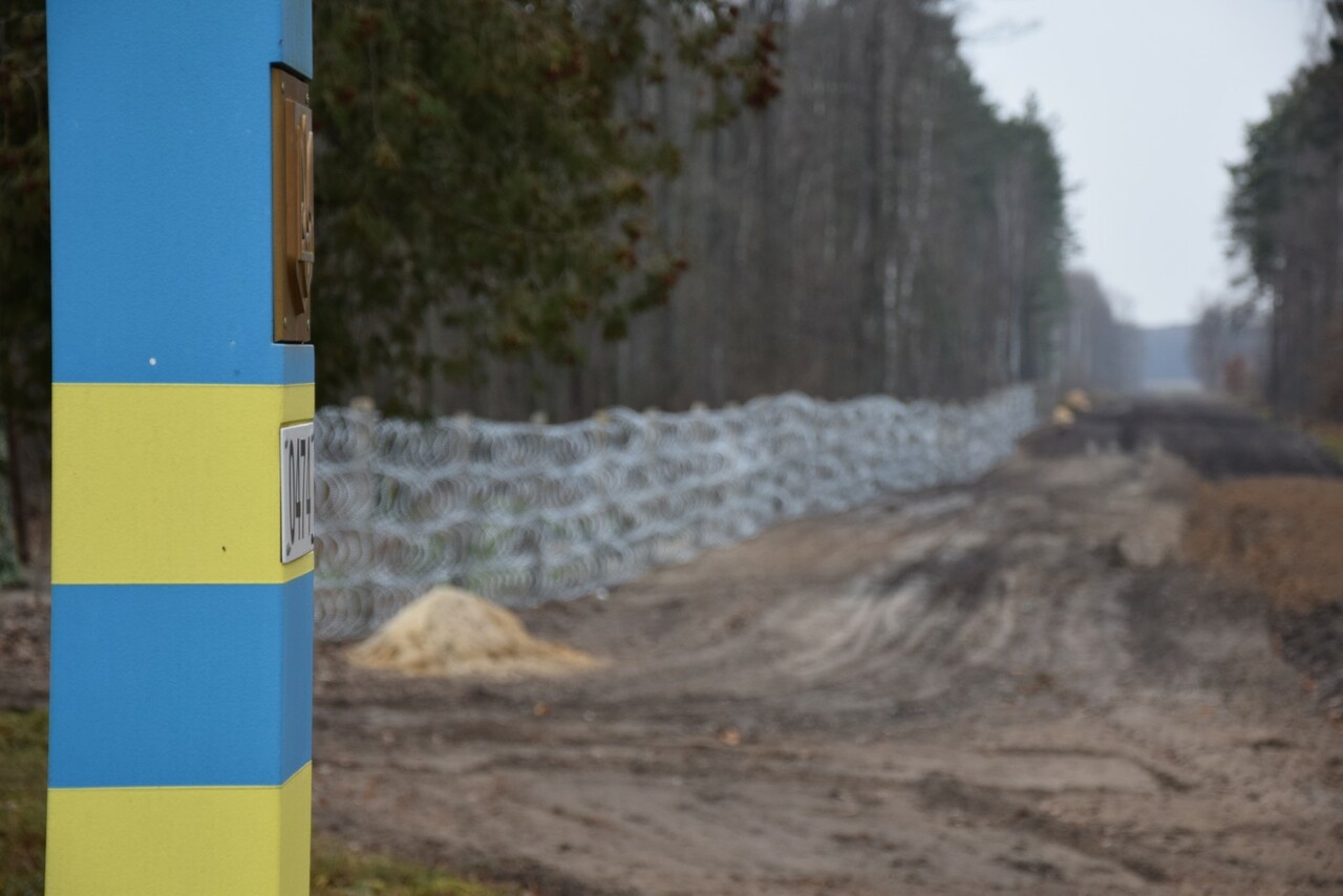 Украина укрепляет границу с Беларусью – фотофакт