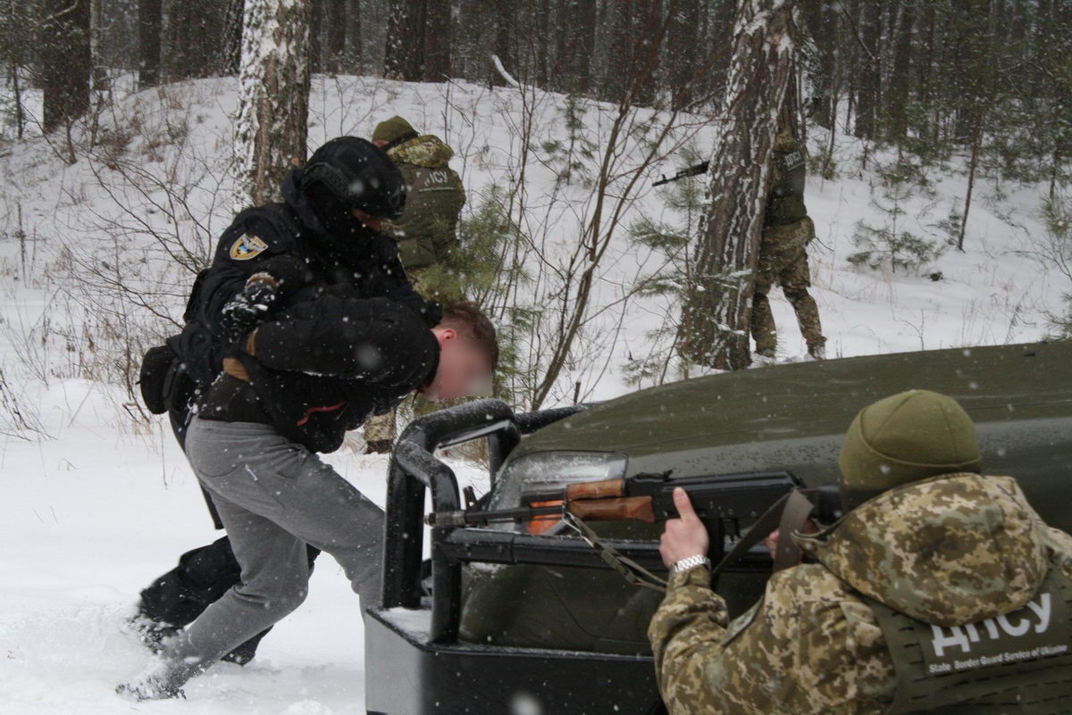 Украина провела антитеррористические учения у границы с Беларусью