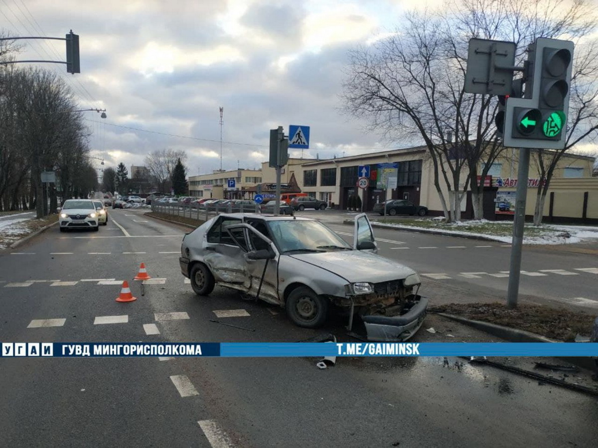 Пассажир легковушки пострадала в ДТП в Минске