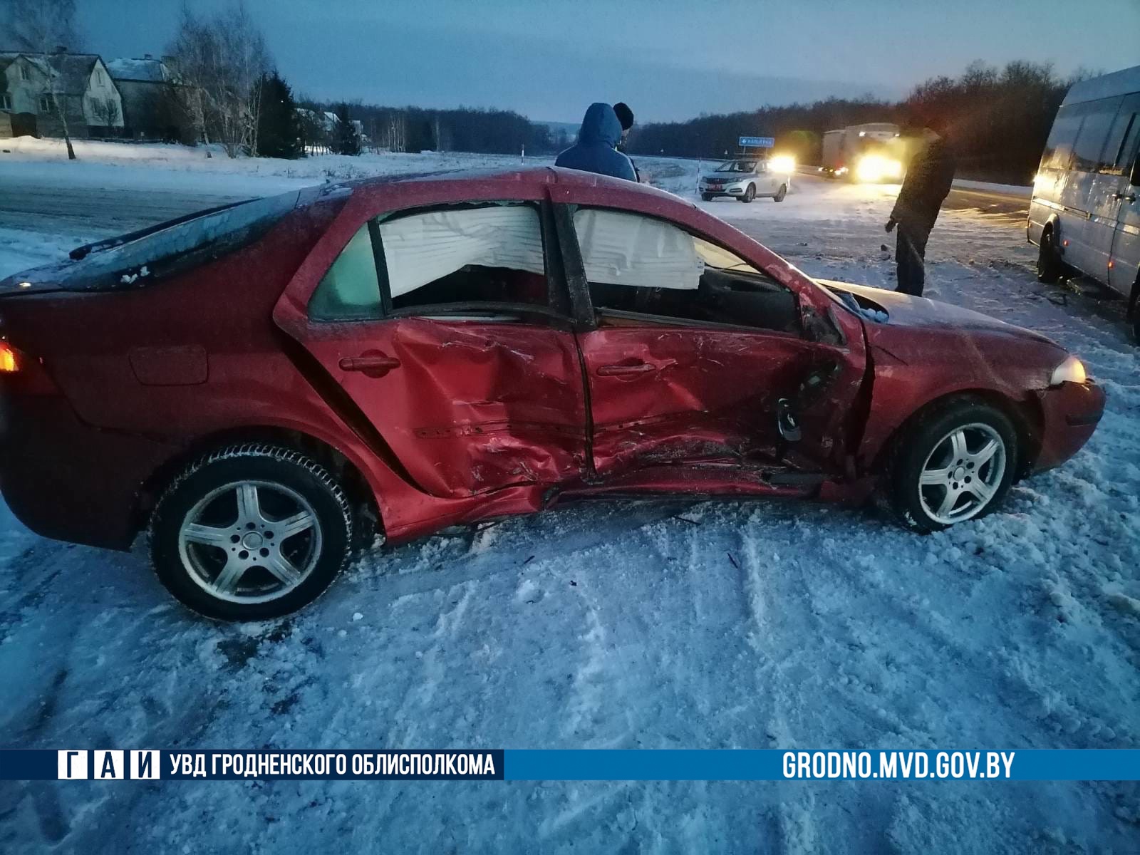 Маршрутка и легковой автомобиль столкнулись под Гродно