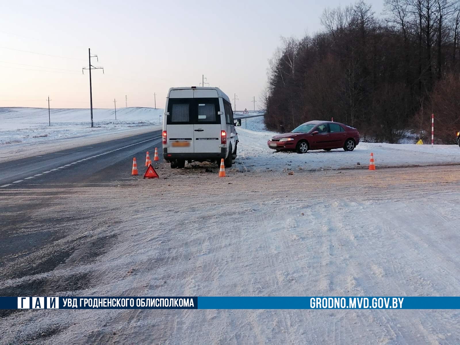 Маршрутка и легковой автомобиль столкнулись под Гродно