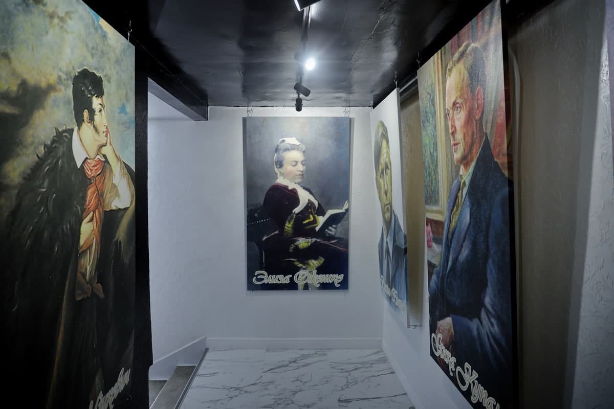 В Барановичах открылся бизнес-инкубатор с национальным орнаментом и портретами беларусских классиков на стенах