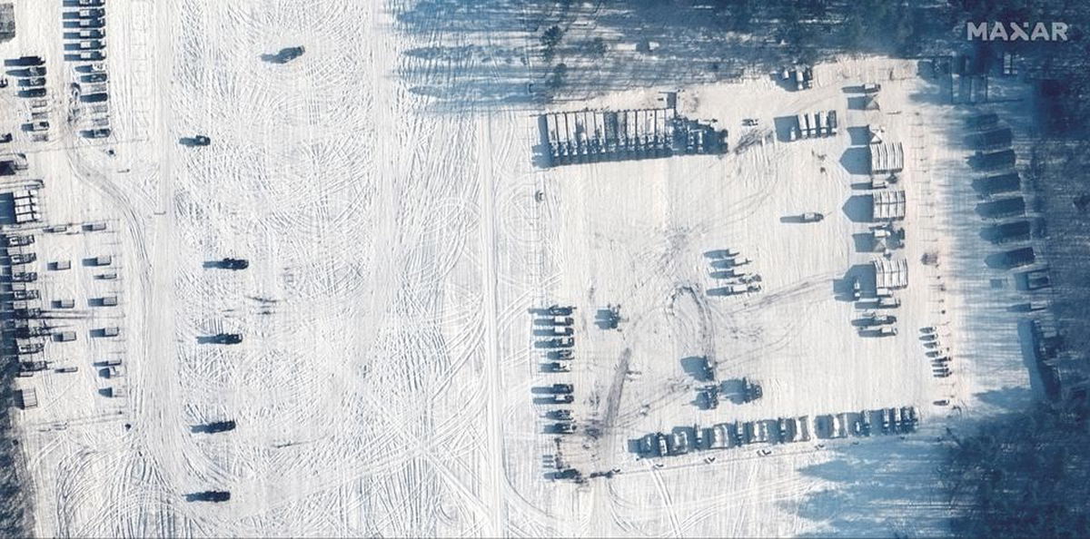 Reuters опубликовало спутниковые снимки российских войск у Ельска, Речицы и Лунинца