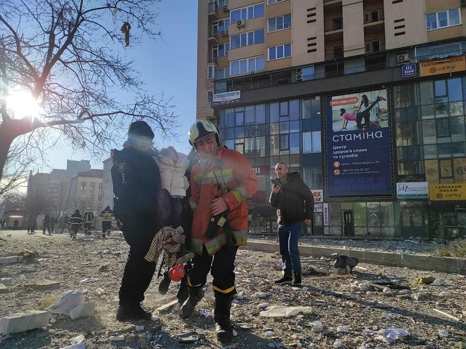 Ракета попала в жилой дом в Киеве