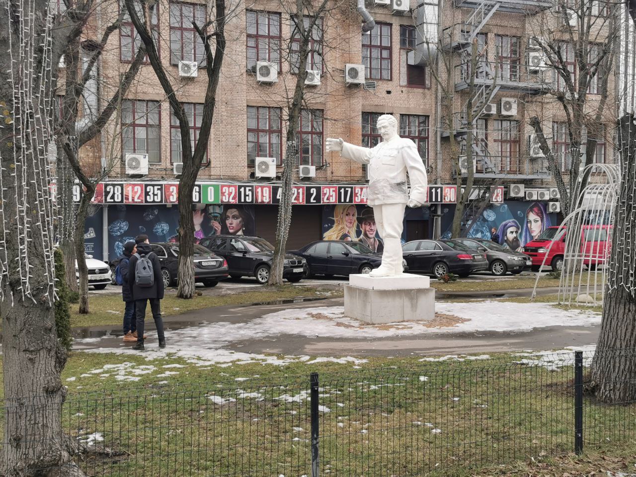 Фотоэтюд в серых тонах: Минск накануне референдума и в первые дни вторжения России в Украину