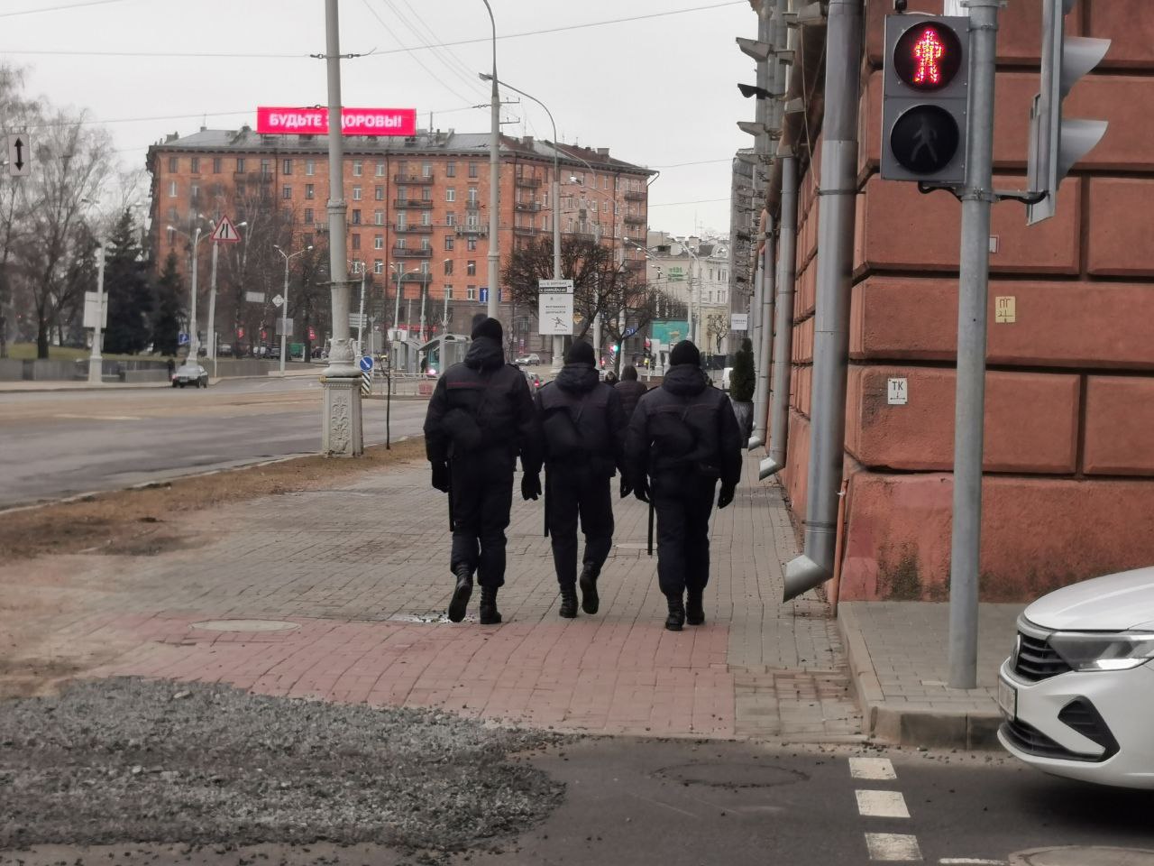 Фотоэтюд в серых тонах: Минск накануне референдума и в первые дни вторжения России в Украину