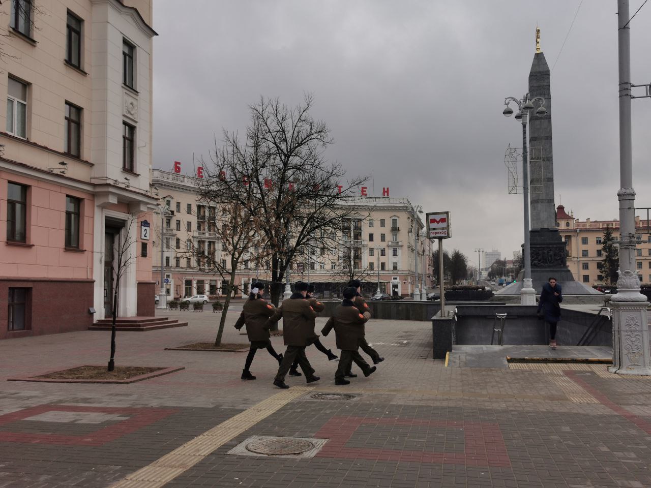 Фотоэтюд в серых тонах: Минск накануне референдума и в первые дни вторжения России в Украину